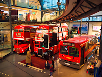 A London Transport Museum Routemaster emeletes buszai (Londoni Közlekedési Múzeum)
