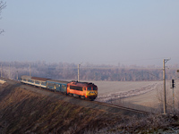 A 418 328 pályaszámú Hörgő Vasvár és Pácsony között
Ekkor a 17-es számú vasútvonal villamosítása Szombathely és Zalaszentiván között már elkészült, de elegendő mozdony még nem állt rendelkezésre, így elvileg csak a személyvonatok voltak FLIRT-ök (mint kiderült, aznap az sem). A pécsi gyorsok ma is kormoznak a drót alatt, mivel túl rövid szakasz lett csak villamosítva.