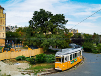 Tram 17 at the old Margit hd stop