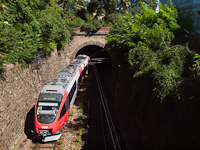 The BB 4024 137-4 seen as an S45 train at the Vorortlinie between Wien Heiligenstadt and Oberdbling