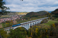 Kt ČD 240 sorozat Lamintka egy autszllt tehervonattal Tišnov s Doln Loučky kztt a nagyviadukton