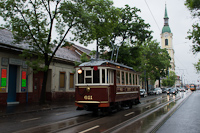 A BKV 611 pályaszámú nosztalgia villamosa a Kolosy térnél
