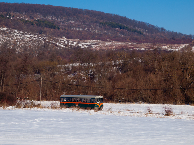 The Kirlyrti Erdei Vast M06 401 seen between Paphegy and Szokolya-Riezner photo