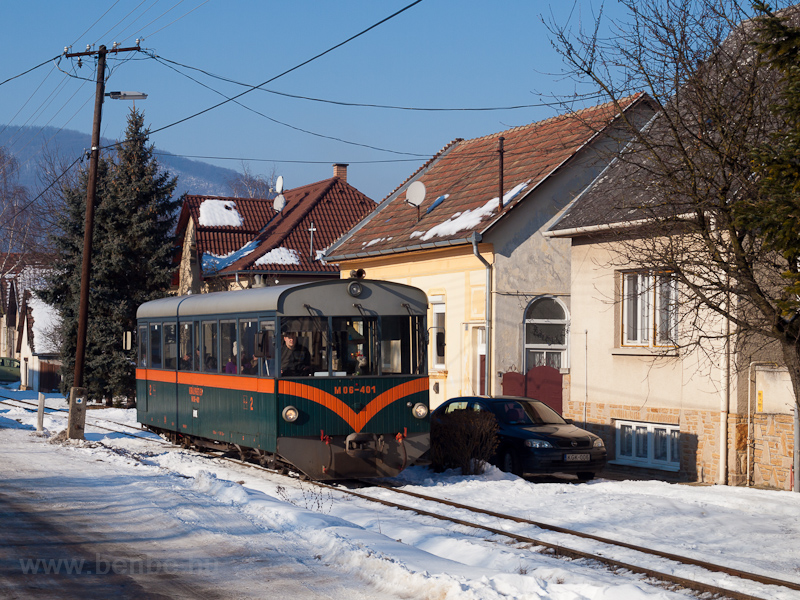 The Kirlyrti Erdei Vast M06 401 seen between Szokolya-Riezner and Szokolya-Mnyoki photo