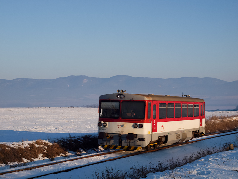 The ŽSSK 812 009-3 seen between Pastovce and Zalaba photo