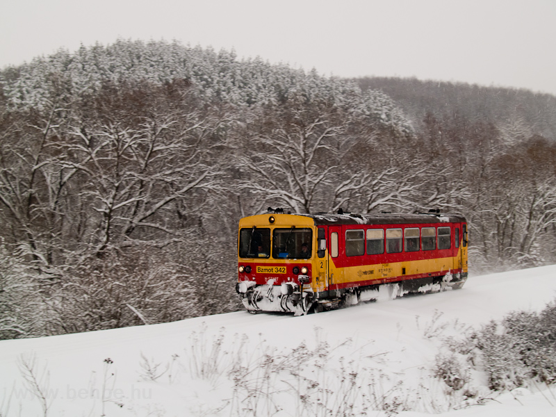 The Bzmot 334 between Szokolya and Berkenye photo