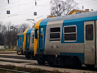The V43 1342, the Bmxt 018 and the Bmxt 011 at Vác station
