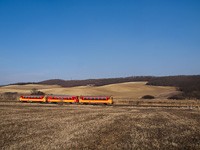 The Bzmot 333 between Becske als stop and Ngrdkvesd station