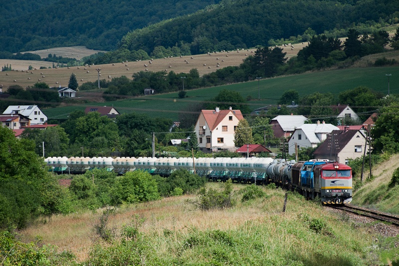 The ŽSSKC 751 192-6 seen between Rztočno and Handlov photo