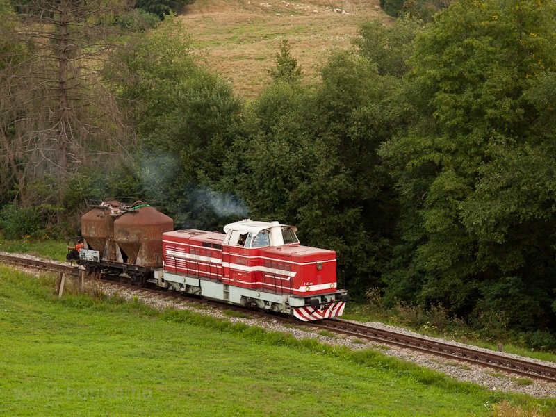 The ČSD T444 1082 seen photo