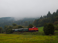 The ČSD T466 0253 seen between Podzmčok and Dobr Niva