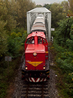 The ČSD T466 0253 seen between Hrkovce and Šahy on the bridge of the Ipe'l