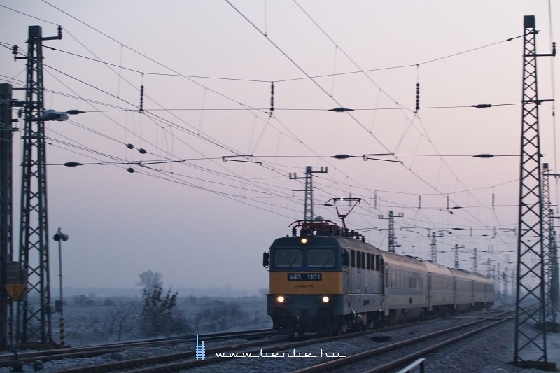 The V43 1101 at Vmosgyrk with IC TVK photo