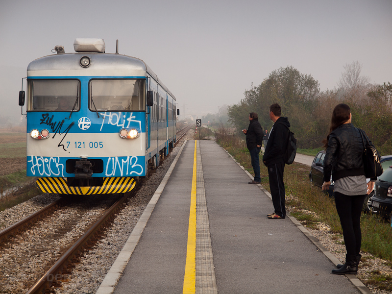 A HŽ 7 121 005 Velika Ves megllhelyen fot