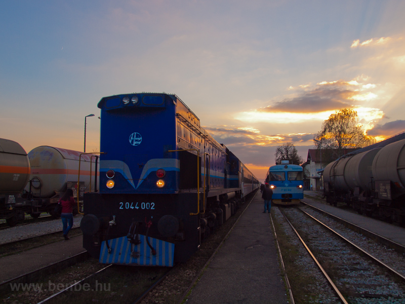 The HŽ 2 044 002 s a 7 121 012 seen at Zabok photo