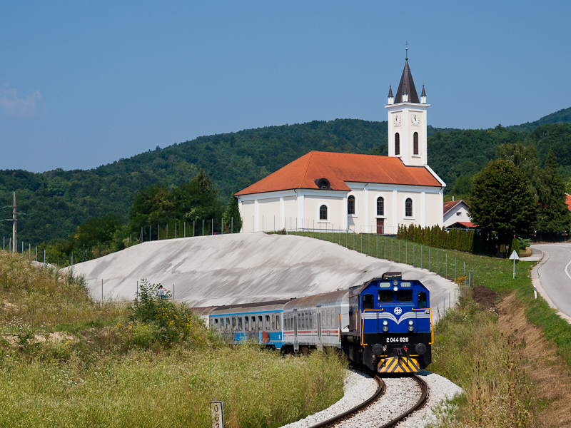 The HŽ 2044 020 seen between Budinšina and Podrute photo