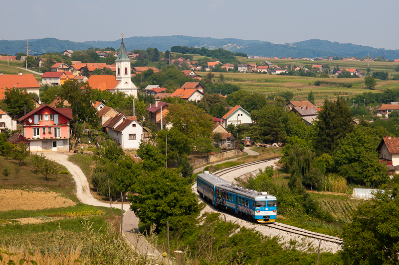 The HŽ 7121 008 seen between Maarevo and Podrute photo