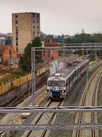 A HŽ 6 111 011 pályaszámú, Ganz-MÁVAG gyártmányú elővárosi villamos motorvonata Zágrábban, Čulinec és Sesvete között