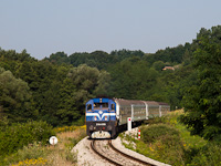 The HŽ 2044 006 seen between Podrute and Maarevo