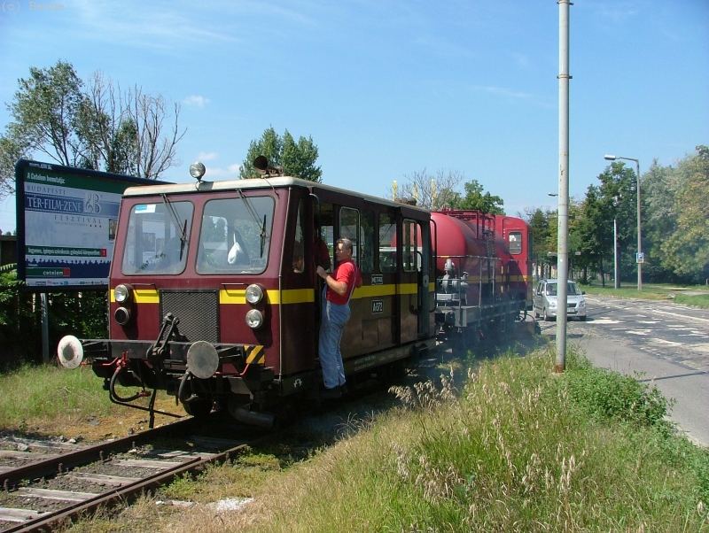 A BKV METRO tehervágánygépkocsija a Kincsem parknál fotó