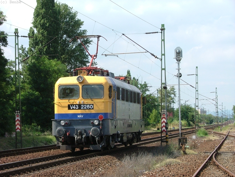 V43 2260 a Kőér utcánál fotó
