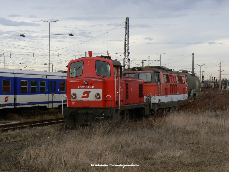 A 2067 075-8 plyaszm gpet Wiener Neustadtban kapta lencsevgre Balla Krisztin,  pontosan 2008. 01. 12. -n fot