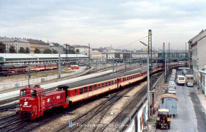 A 2067 069-9 plyaszmu mozdony 1987 oktber 8-n a Wien Westbahnhofon rendezte a szemlykocsikat fot