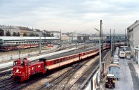 A 2067 069-9 pályaszámu mozdony 1987 október 8-án a Wien Westbahnhofon rendezte a személykocsikat