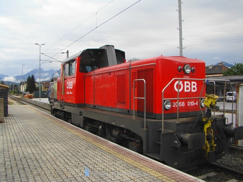 The 2068 010-4 at Wrgl Hauptbahnhof on the 150th anniversary of the station photo
