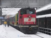 The 2068 029-4 shunting GySEV/Raaberbahn coaches at Wiener Neustadt in a heavy snowfall