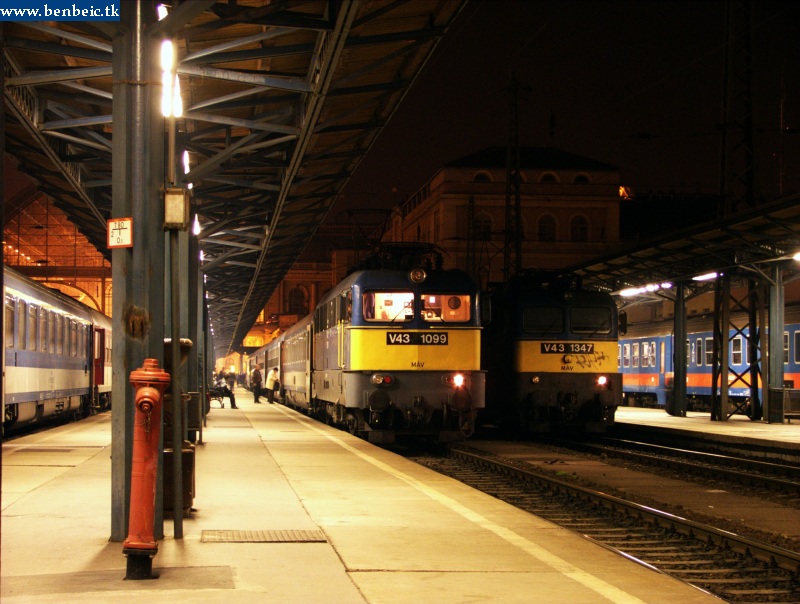 The V43s 1099 and 1347 at Keleti station photo
