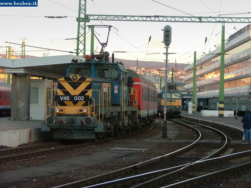 The V46 002 shunting at the Dli pu. photo