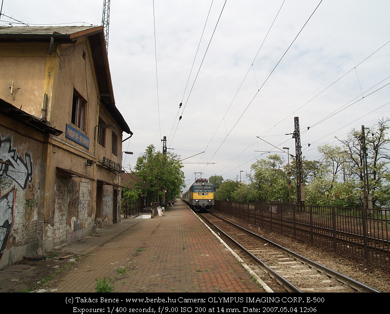 The V43 1015 with a fast train at the ruiny depot Budafok-Hros photo
