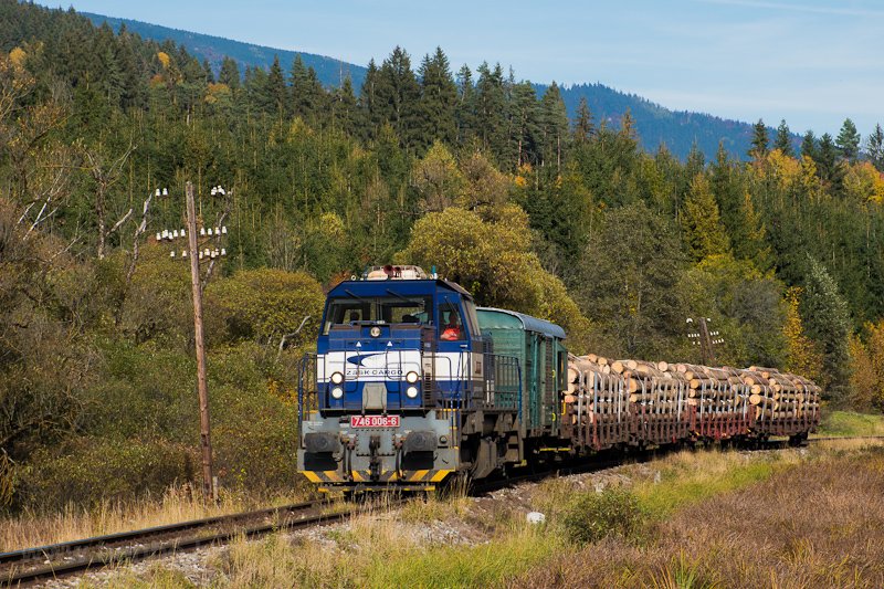 A ŽSSKC 746 006-6 Gsprd s Biks kztt egy rnkszllt tolats tehervonat ln az őszies tjban fot