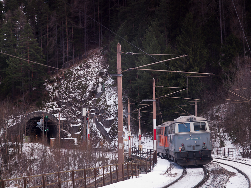 Kt RTS-gp, a 2143 032-7 s a 2143 004-7 (utbbi a MVPCELL-) Wolfsbergkogelben fot