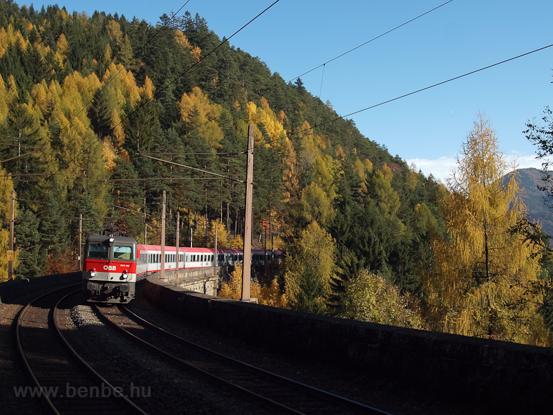 The BB 1144 119 seen between Klamm-Schottwien and Breitenstein on the Gamperlgraben-Viadukt photo