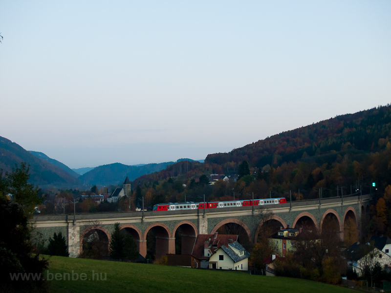 Az BB 4020 314 Payerbach-Reichenau s Kb kztt a Schwarza-Viadukton fot