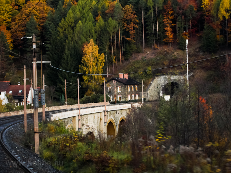 A Hllgraben-Viadukt s a Pettenbach-Tunnel fot