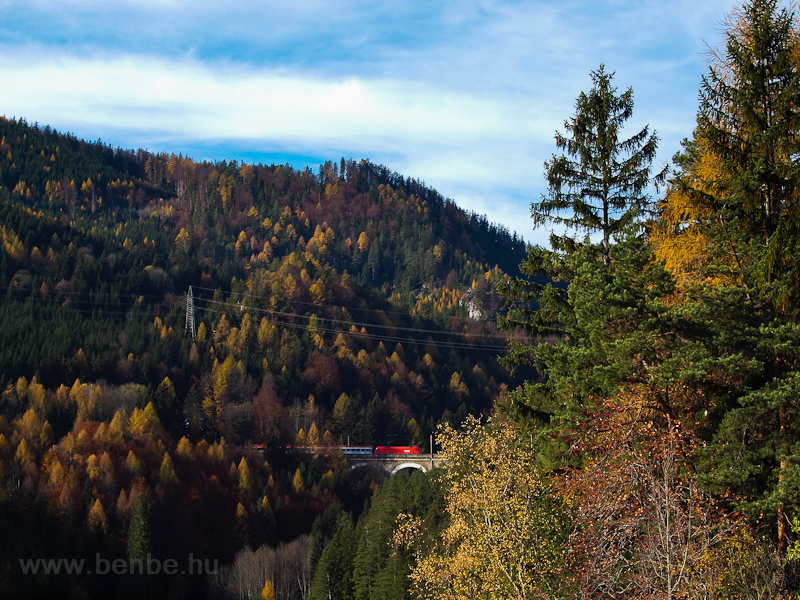 Az BB 1016 018 Wolfsbergkogel s Breitenstein kztt a Kalte Rinne-Viadukton fot