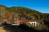 Az ÖBB 1142 639-2 Klamm-Schottwien és Breitenstein között segít egy taurusos tehervonatnak fölfelé kapaszkodni a Semmeringen. A kép a Rumplergraben-viaduktnál készült a Nordrampén.