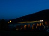 The BB 4020 305 seen between Kb and Payerbach-Reichenau on the Schwarza-Viadukt illuminated for the night