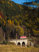 Az ÖBB 1142 601 Breitenstein és Klamm-Schottwien között a Rumplergraben-viadukton