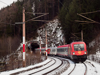 A GYSEV 1116 058-7 Wolfsbergkogel megállóhelyen a Kartnerkogel-Tunnel és a Kartnerkogel-Viadukt között