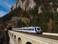 The BB 1142 305 seen between Wolfsbergkogel and Breitenstein