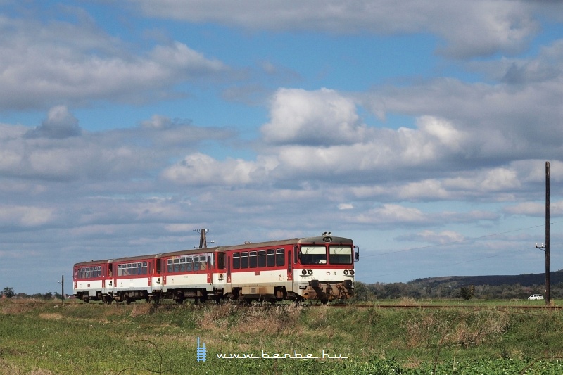 A szerelvény végén a 812 045-3 fotó