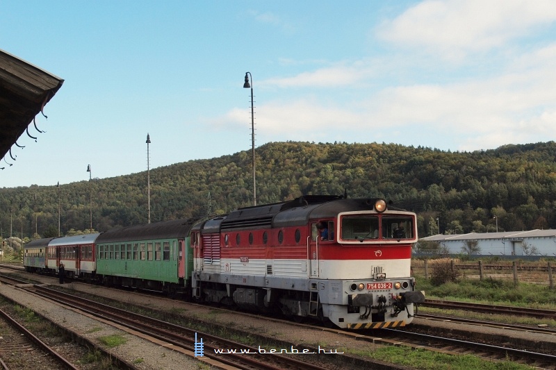 A 754 036-2 plyaszm, Blonski-festsű Bvr Vgles (Vglas) llomson fot