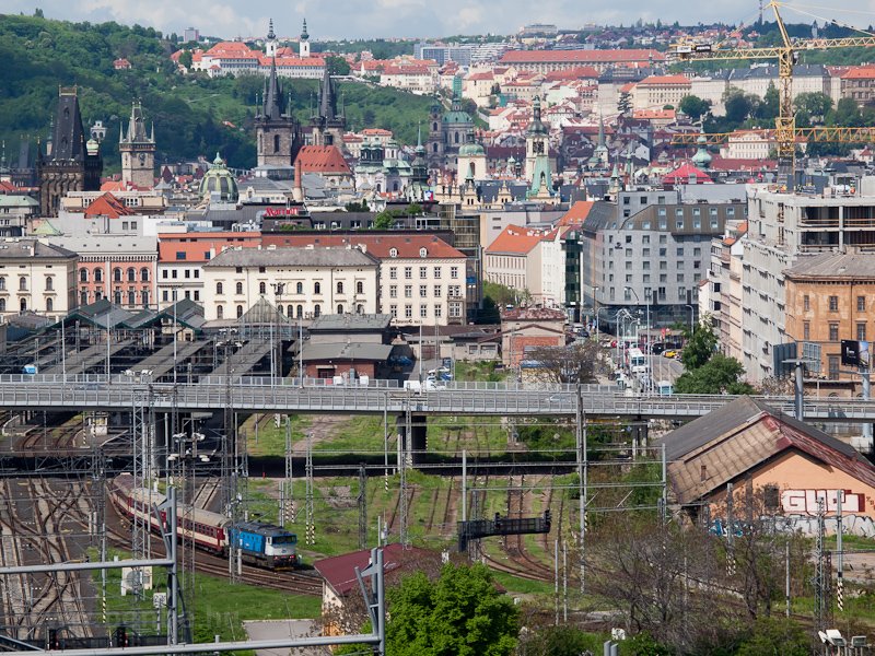 Bvros ingavonat rkezik Praha Masarykovo ndražra fot