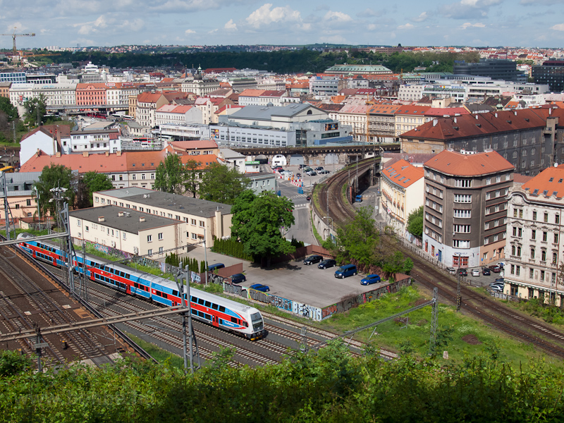 An unidentified CityElefant train departs from Praha Masarykovo ndraž towards Koln photo