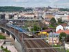 A ČD 150 225-1 Praha hlavní nádražín, a háttérben, egy szinttel lejjebb a 471 028-1 "Milenka" indul Česky Brod-ba