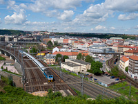 The ČD 362 109-1 and the 111 010-5 at Praha hlavn ndraž